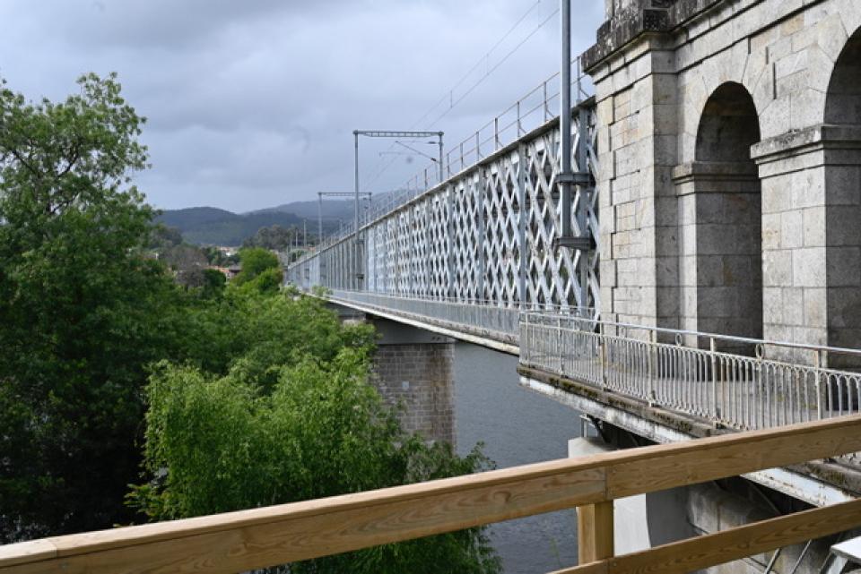 Crossing the Minho River via the bridge into Spain